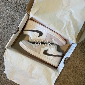 BNWT Nike Jordan Air 1 Low - white, brown, pink - size 7
